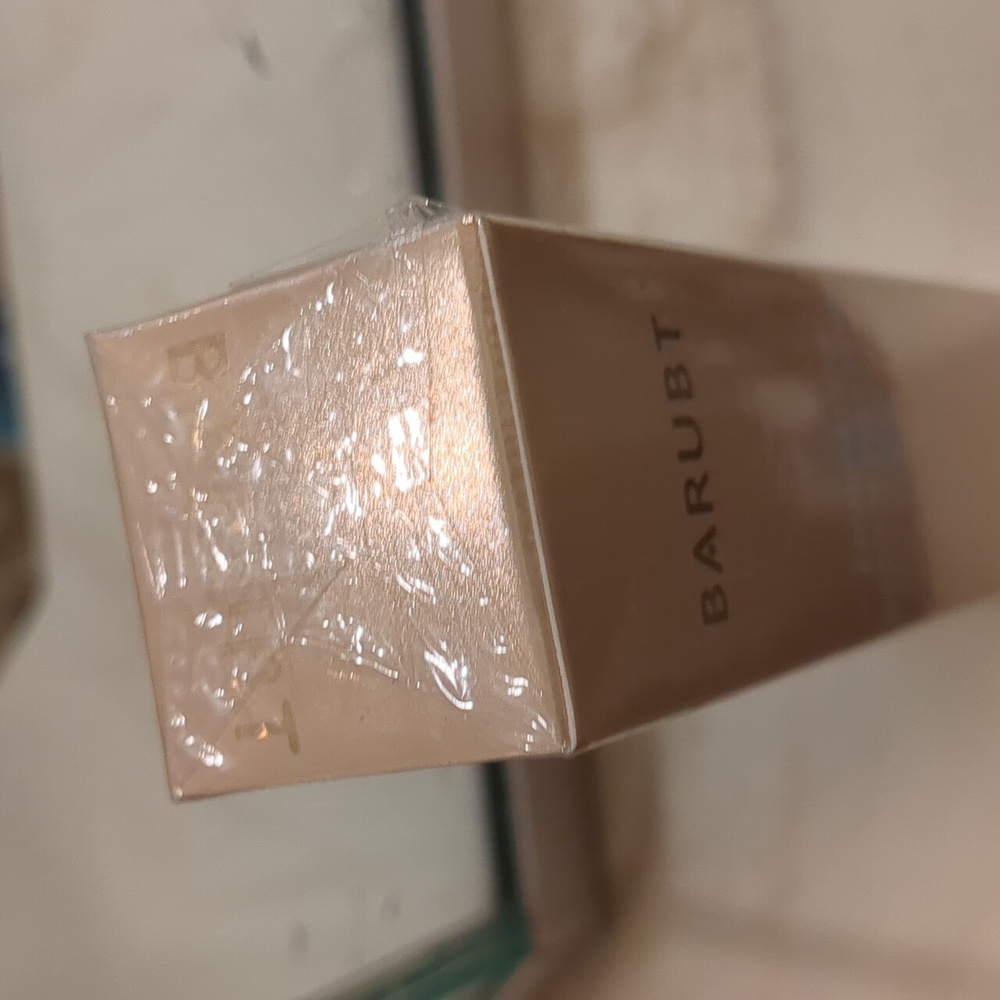 Skin Correcting Foundation - Picture 4 of 4